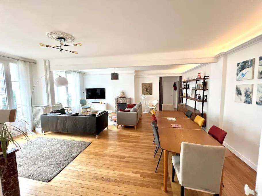 Apartment Grand Appartement Dans Paris 8 Couchages