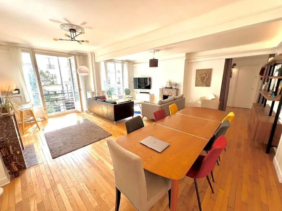 Grand Appartement Dans Paris 8 Couchages Apartment