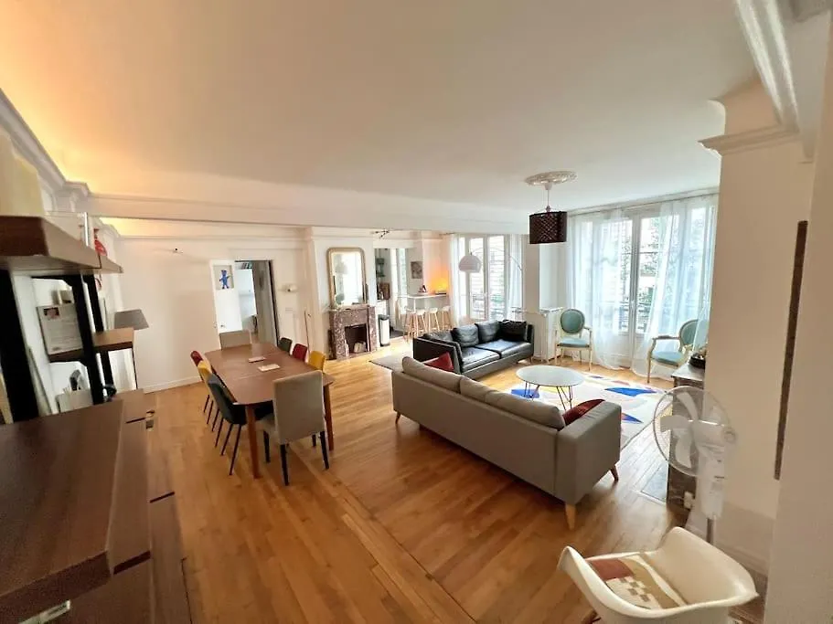 Grand Appartement Dans Paris 8 Couchages 0*,  France